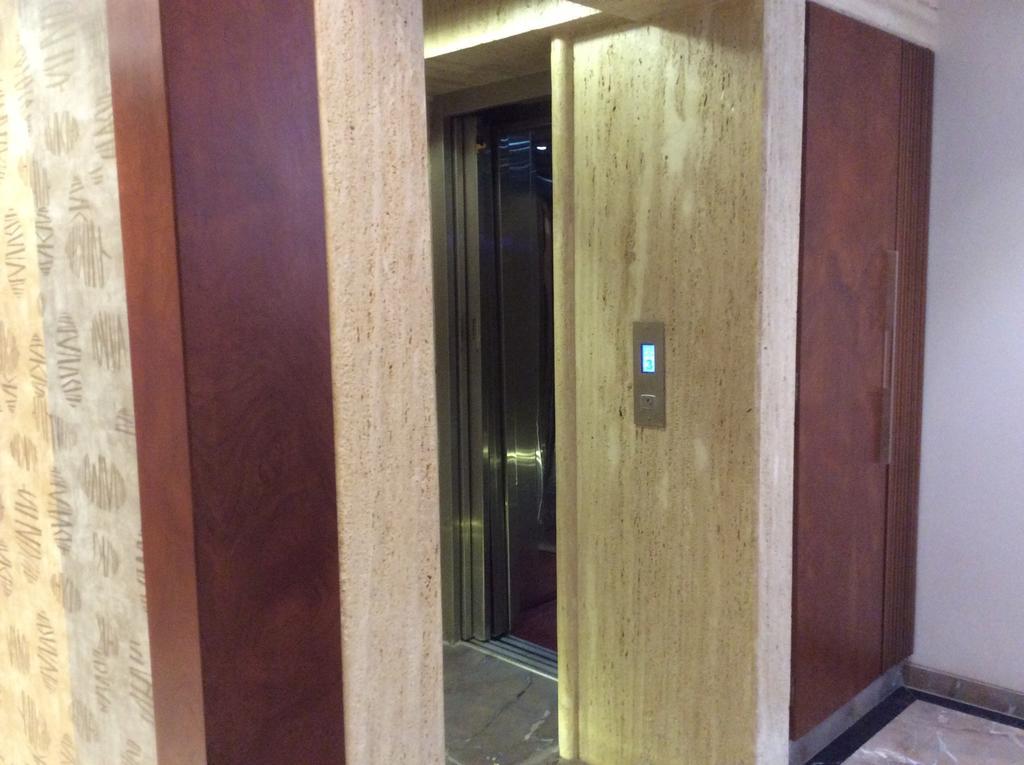 Hotel Sapna Мумбаи Экстерьер фото