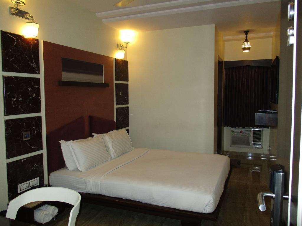 Hotel Sapna Мумбаи Экстерьер фото