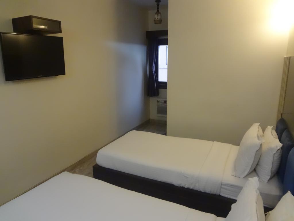 Hotel Sapna Мумбаи Экстерьер фото