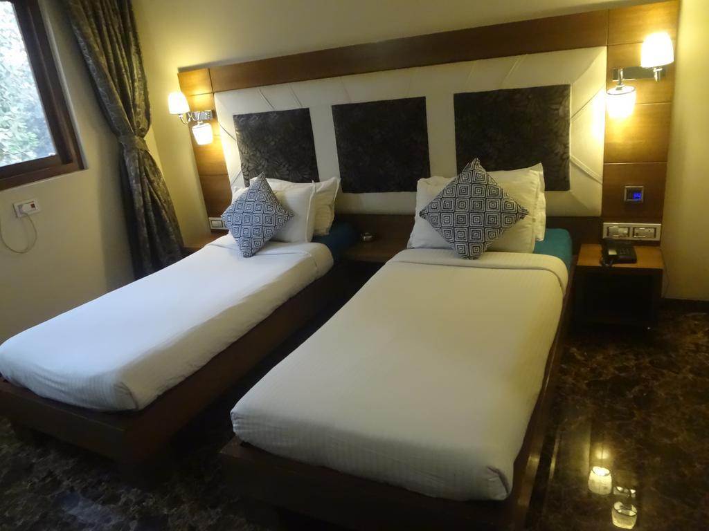Hotel Sapna Мумбаи Экстерьер фото