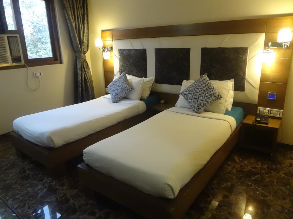 Hotel Sapna Мумбаи Экстерьер фото