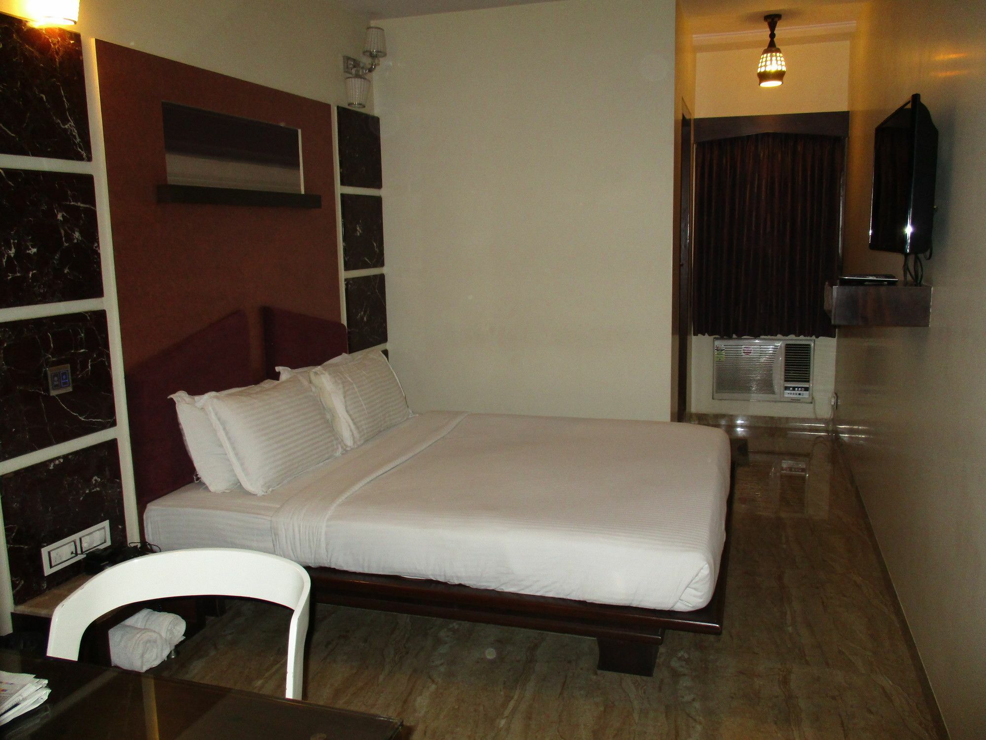 Hotel Sapna Мумбаи Экстерьер фото